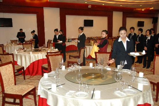 以賽促學(xué)，匠心服務(wù)——學(xué)員餐廳成功舉辦首屆服務(wù)技能大賽